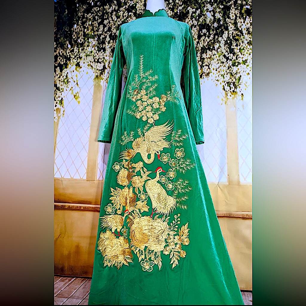 Beautiful Traditional Vietnam Ao Dai In Green Velvet With Embroidery Size L